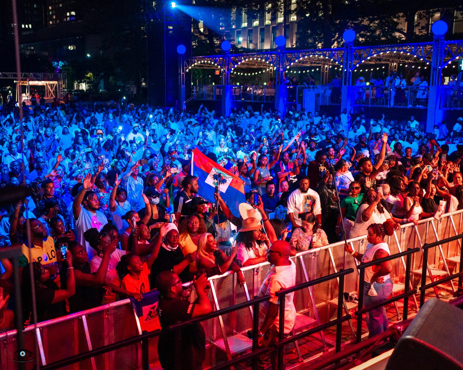 Ayiti Se larger crowd at night